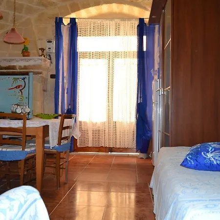 Konukevi Palais Josephine Trani